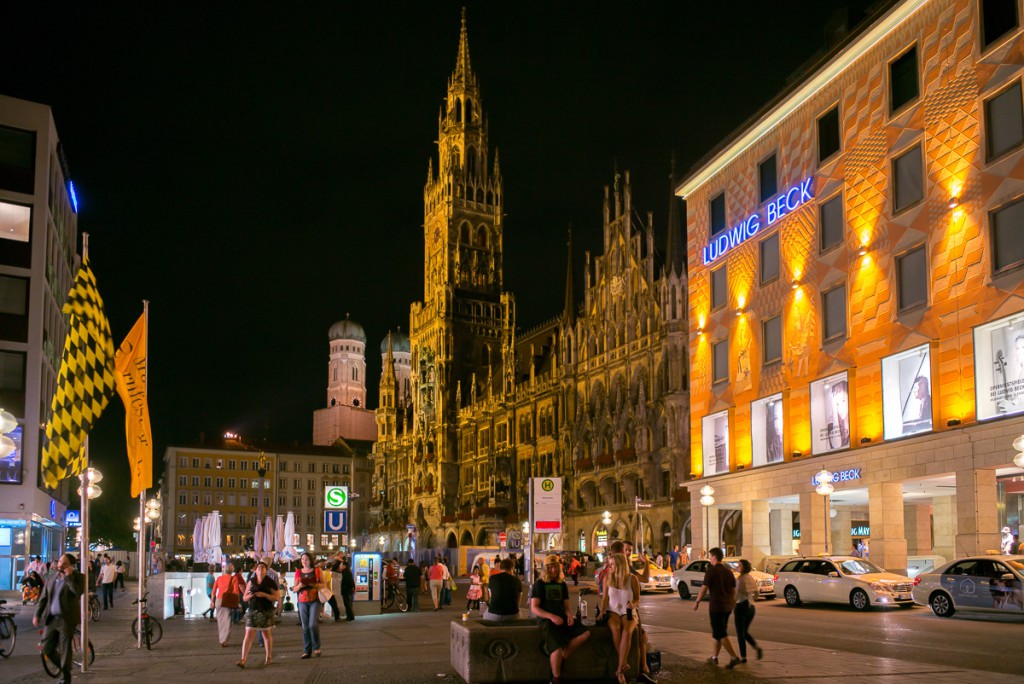 Der Marienplatz Leica M mit 28mm Elmarit asph. bei f/4.8 1/30sec ISO 3200