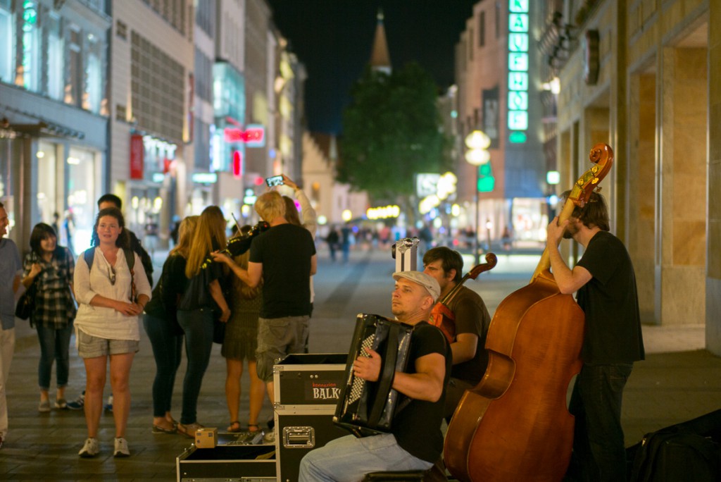 Selfie mit Violine Leica M mit 50mm Summilux asph. bei f/1.4 1/45sec ISO 320