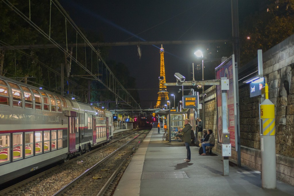 Noch rechtzeitig am Bahnsteig Leica M mit 35mm Summilux asph. bei f/2.8 1/125sec ISO 3200