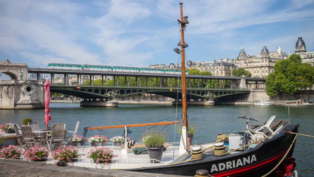 Die Pont du Bir-Hakim Leica M mit 35mm Summilux asph. bei f/6.8 1/1000sec ISO 200