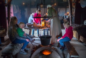 Im Langhaus der Wikinger - Leica M mit 35mm Summilux asph. bei f/1.4 1/60sec ISO 2000