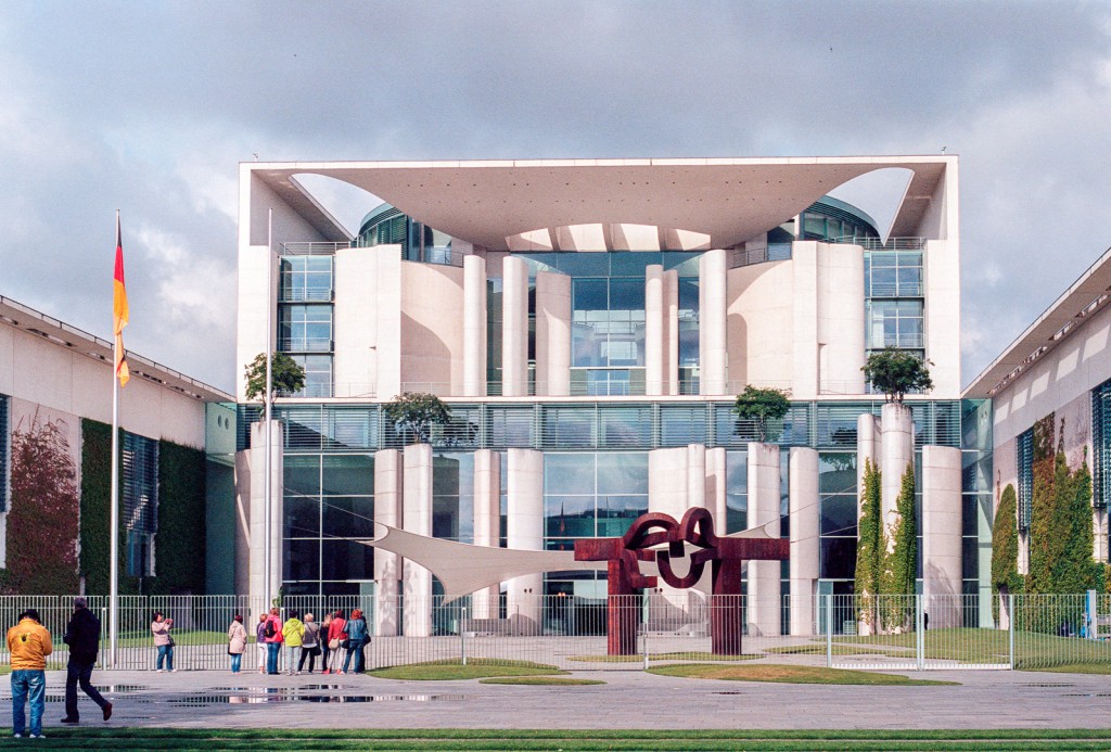 Bundeskanzleramt, Leica M3 mit Elmar 50mm, Kodak Ektar 100