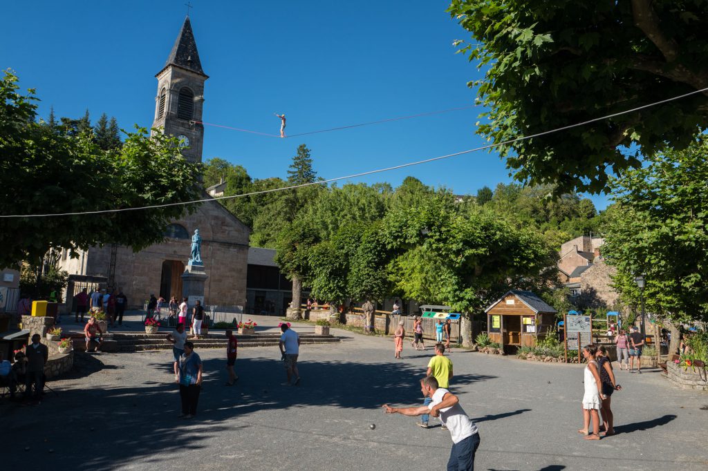 Pétanque und Seiltanz