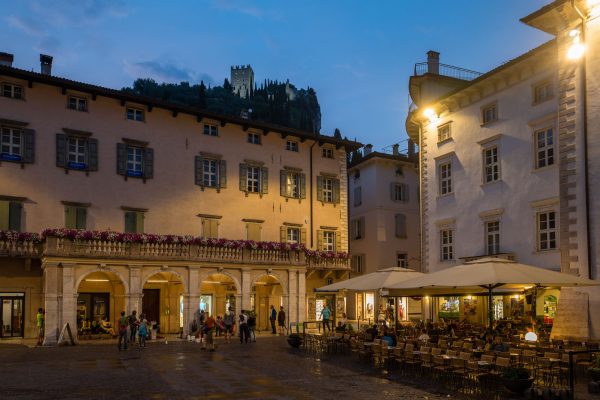 Piazza II Novembre in Arco, Leica Q  bei f/2.8  1/10sec  ISO 200