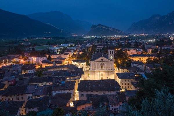 Blick auf Arco, Leica Q  bei f/1.7  1/8sec  ISO 400