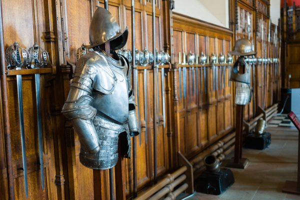 Waffen im grossen Saal. Leica M10 mit 28mm Summicron