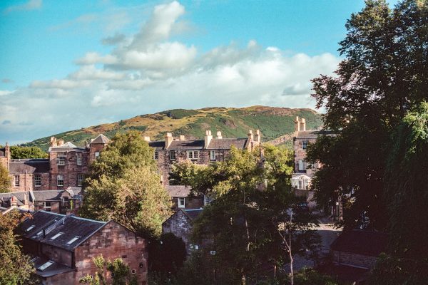 Blick aus dem Hotelfenster auf Arthur’s Seat, Leica M6 mit 50mm Summilux, Kodak Portra