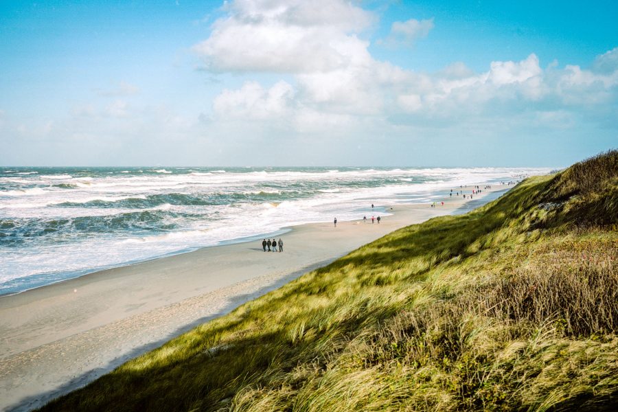 Strand bei Wenningstedt, Fuji GW 690 bei f/8  1/500sec,  Kodak Portra 160