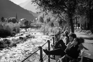 Meran: Chillen an der Passer. M10 mit 50mm Summicron bei f/2.0  1/1500sec  ISO 100