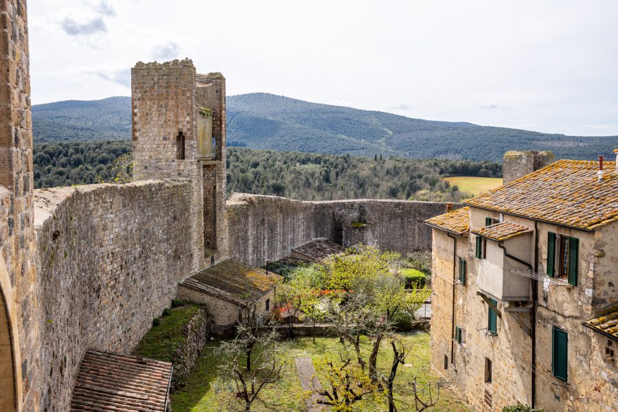 Auf den Wällen von Monteriggioni