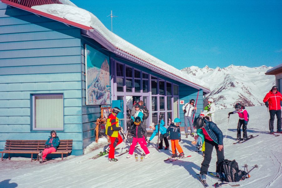 Bergstation. Leica Mini-Zoom und Kodak Portra