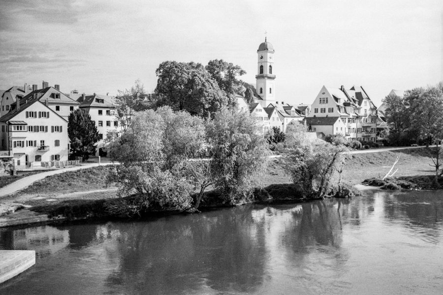 St. Mang. Leica IIIf mit 3,5cm Summaron, Orange-Filter, Kodak Tri-X