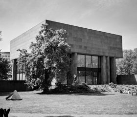 Kunsthalle Bielefeld. Kodak TMax 400, Orange Filter