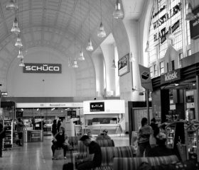 Bahnhof Bielefeld. Ilford HP5, Orange Filter