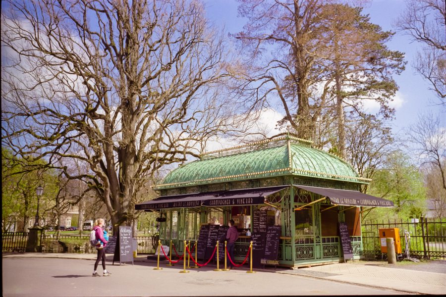 250D: Pavillon am Schloß Bückeburg, Leica IIIf mit 50mm Summitar