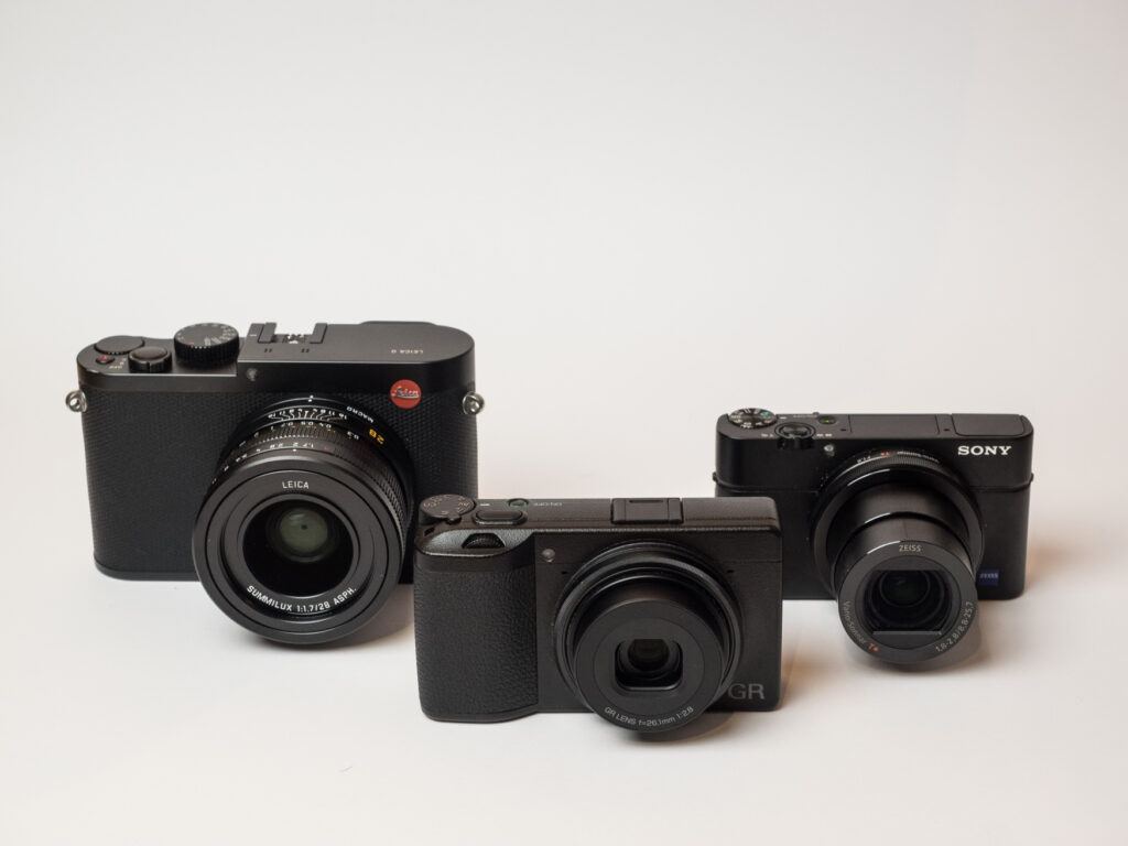Ricoh GR IIIx, Leica Q und Sony RX100III im Größenvergleich