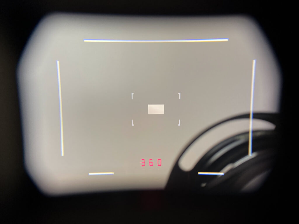 Blick durch den Sucher der Leica M10 mit aufgesetztem Voigtländer Ultron 2/35 VM, Teil des Duos Voigtländer Color-Skopar 3,5/21 VM und Ultron 2/35 VM