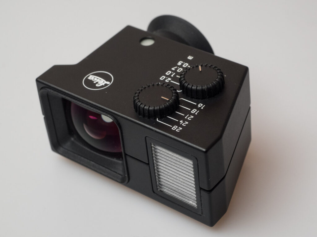 Produktbild zeigt Aufstecksucher Universal-Weitwinkel-Sucher von Leica