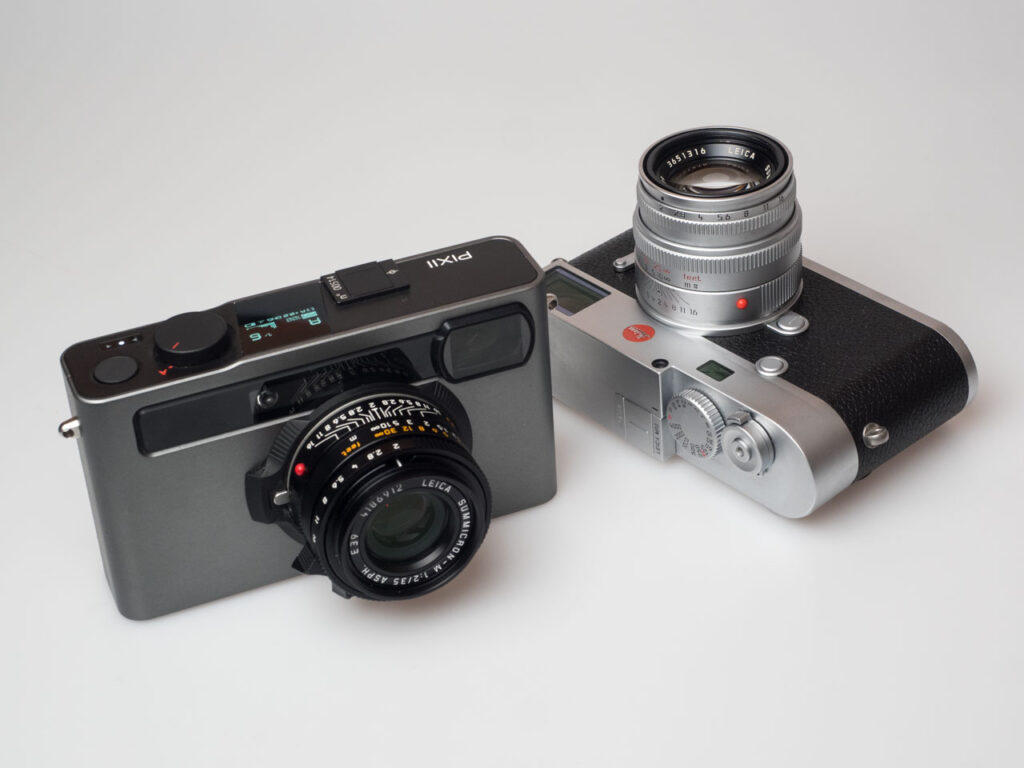 Produktbild zeigt Pixii Messsucherkamera (Modell A2572) mit Leica M10