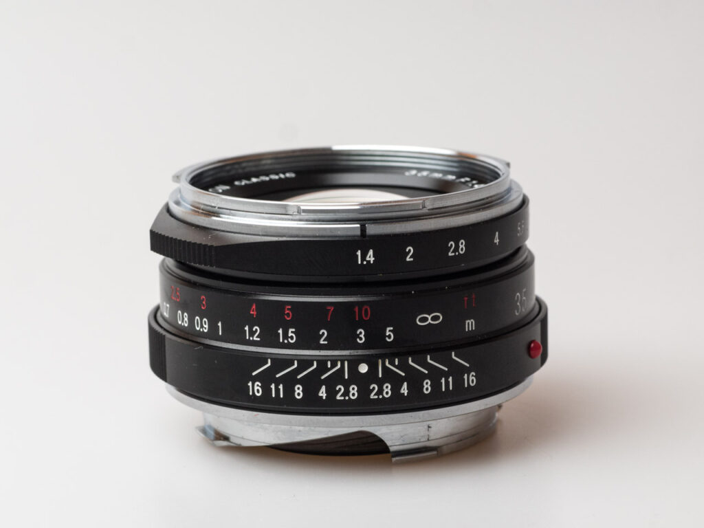 Produktfoto für M-Files-Navigator zeigt Voigtländer Nokton Classic 35mm F1,4 II