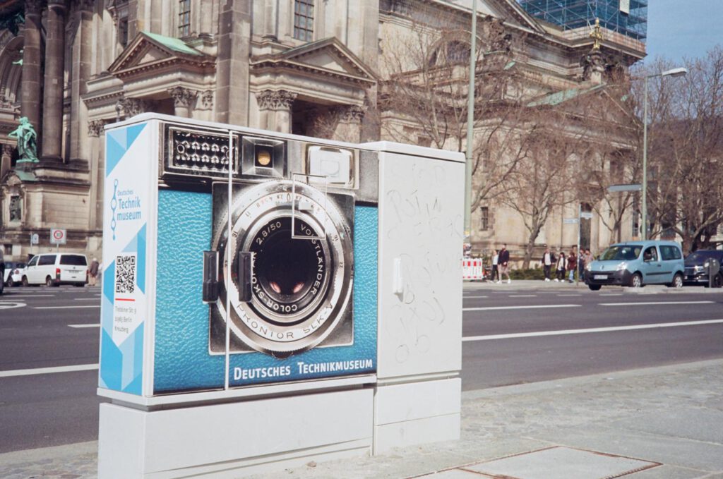 Historische Kamerasammlungen: Bild zeigt Werbung für Deutsches Technikmuseum Berlin