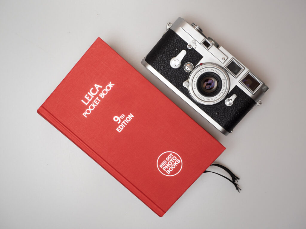 Produktfoto zeigt Leica Pocket Book mit Leica M3