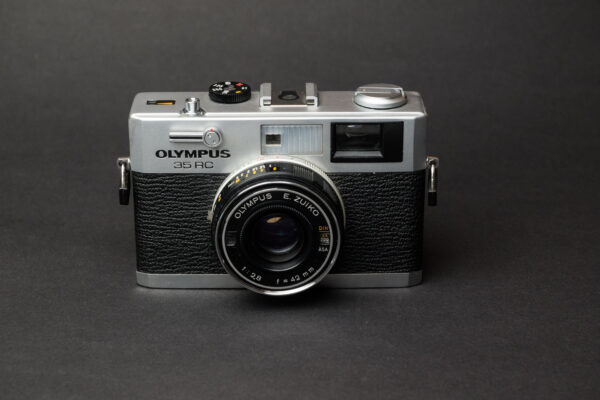 Produktfoto zeigt Olympus 35 RC Messsucherkamera für Film