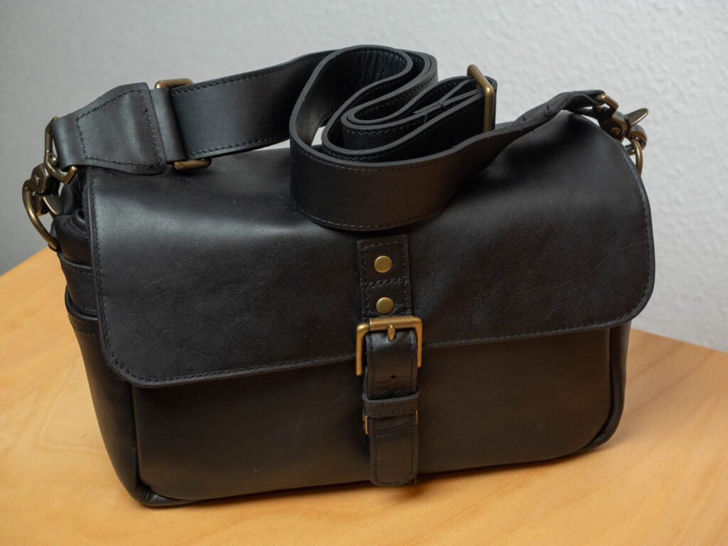 Produktbild zeigt eine mögliche perfekte Fototasche für Leica M und Co: ONA The Bowery