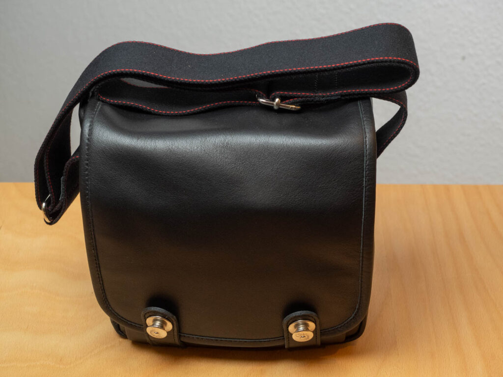 Produktbild zeigt eine mögliche perfekte Fototasche für Leica M und Co: Oberwerth Boulevard Compact