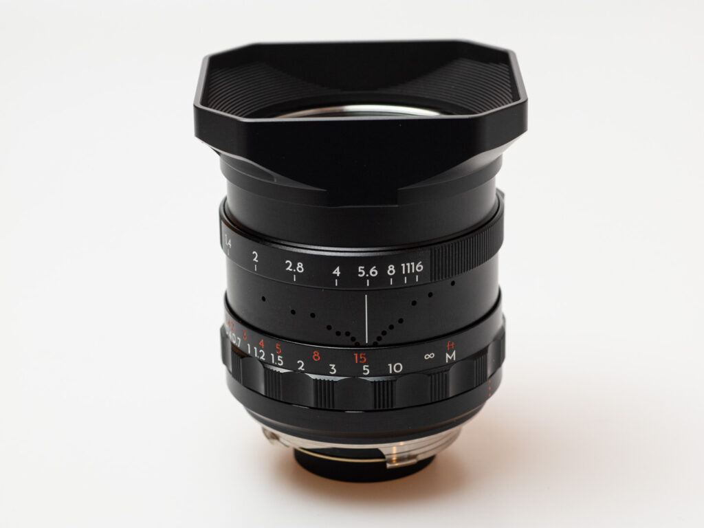 Produktbild zeigt eines der vielen Objektive für Leica M aus China, hier von Thypoch.