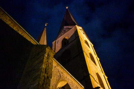 Marienkirche.  Leica M11-P mit 35mm Apo-Summicron bei 1/60s  f/2 ISO 25.000 ohne KI-Entrauschung