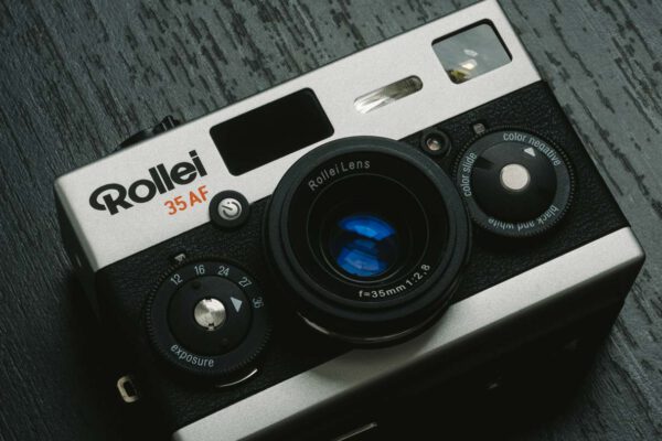 Produktbild zeigt neue Analogkamera Rollei 35AF
