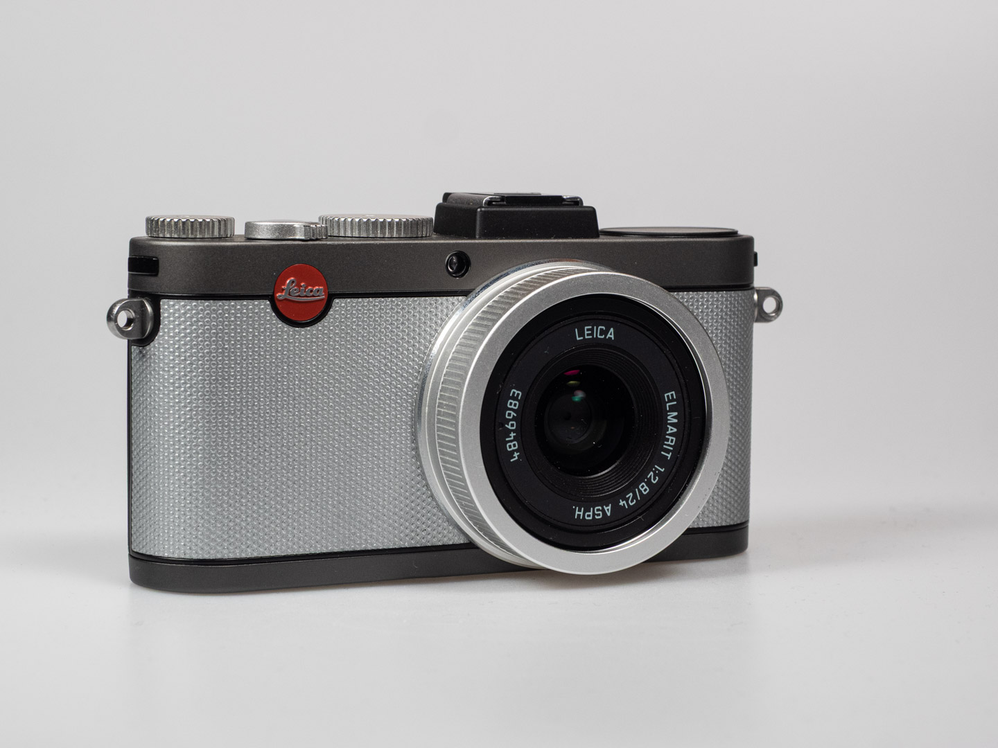 Leica vs. Fujifilm: Das Rennen beginnt mit der Leica X1 (Produktbild)