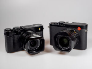 Produktbild zeigt Fujifilm X-E5 Kamera, die oft als Alternative zu einer Leica betrachtet wird.